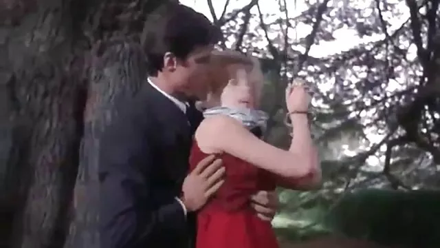 เจี๊ยบในถุงน่อง Lizz Tayler ขี่ไก่ของ Billy Glide ค ลิบ วิดีโอ โป๊