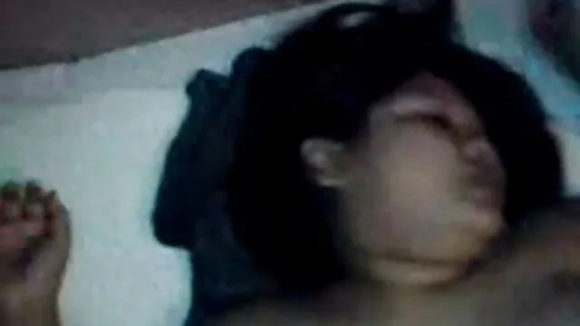Two horny guys fuck one วิดีโอ เลีย หี saucy ebony harlot greedily