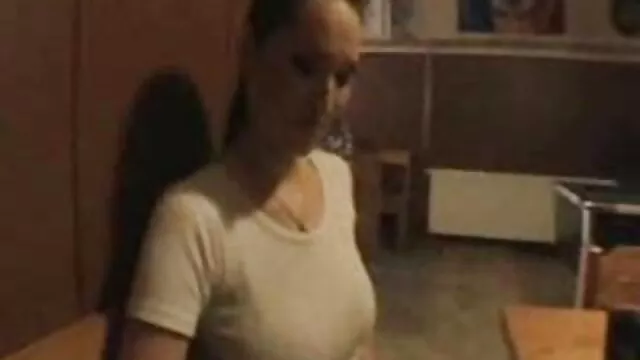 สาวญี่ปุ่นขี้เล่นให้หัวในที่สาธารณะ ดู วิดีโอ โป๊