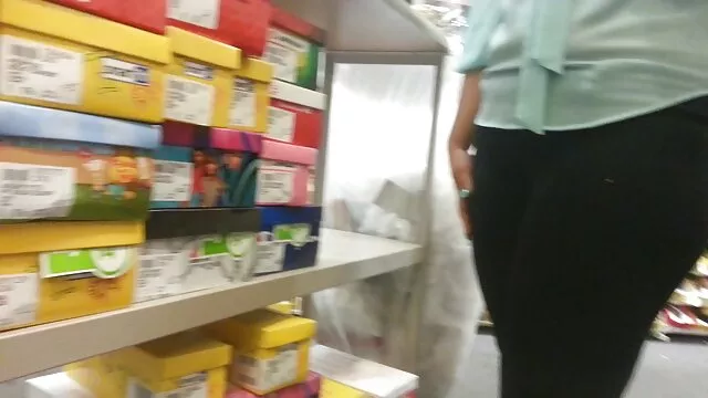 หัวดำที่มีผมตรงสนุกกับการดูดไก่ยาวแสนอร่อยสำหรับสุดยอด วิดีโอ เลีย หี