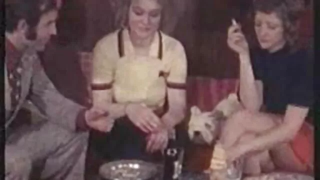Gia Dimarco ดู วิดีโอ โป๊ะ เลขานุการ Skanky facesits เจ้านายของเธอก่อนที่จะให้ blowjob ลึกสุดคอ