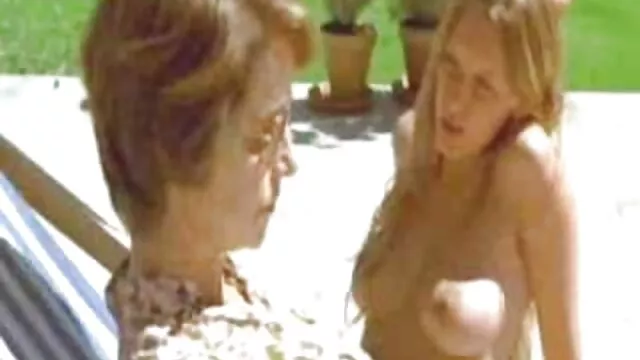 ยอมแพ้ ถูกมัด ขึ้น ดู วิดีโอ โป๊ ฟรี ทาส Sarah Shevon คุกเข่าลงเพื่อดูดกระเจี๊ยว
