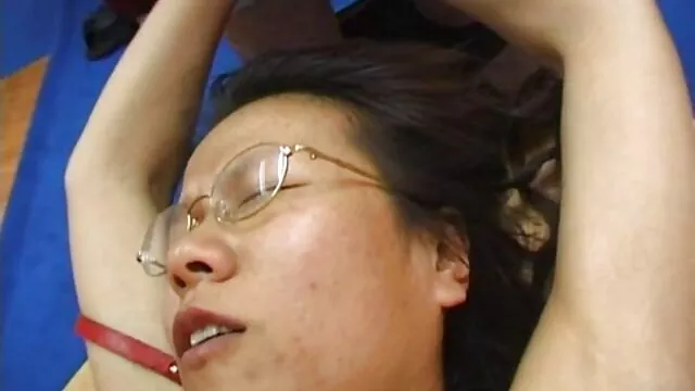 Filthy วิดีโอ โป๊ะ BBW อึ้บ masturbates ที่บ้านหลังจากจ็อกกิ้งในสวนสาธารณะ