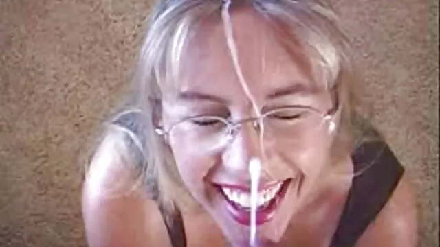 เจี๊ยบ whorish สกปรก หนัง โป้ วิดีโอ Rachel เลีย dildo และกระตุ้นแตดของเธอ