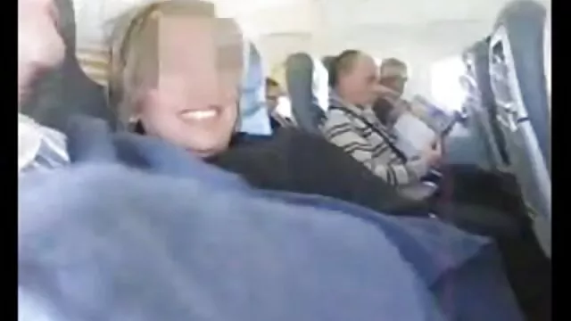 สเตฟานี่เจ้าชู้ยิ้มอวดตูดที่เรียบเนียนของเธอ ดู วิดีโอ โป้