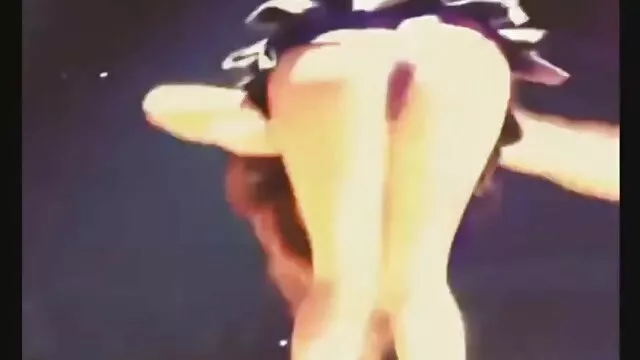Chesty brunette slut fucks her wet pussy วีดีโอ โปั with long dildos